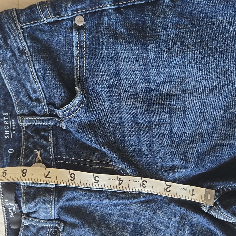 Simply Vera Vera Wang Mid Rise Dark Wash Denim Bermuda Jean Shorts Stretch Sz 0 - Picture 13 of 16